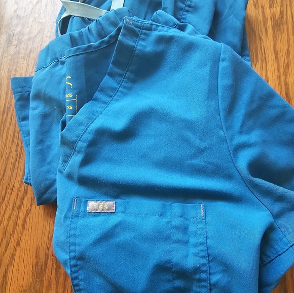 Figs and carhartt scrubs - Picture 4 of 6
